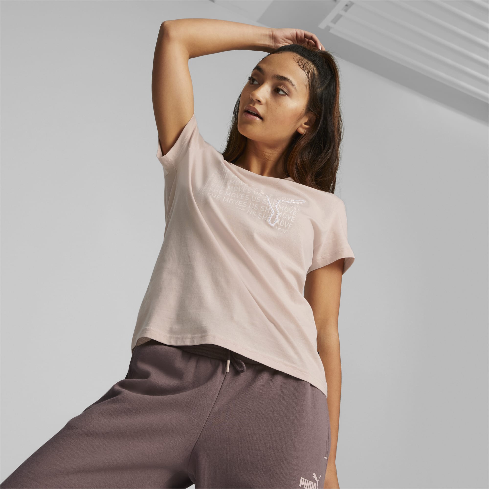She Moves Us Women's Graphic Tee -B14 - Imagen 3