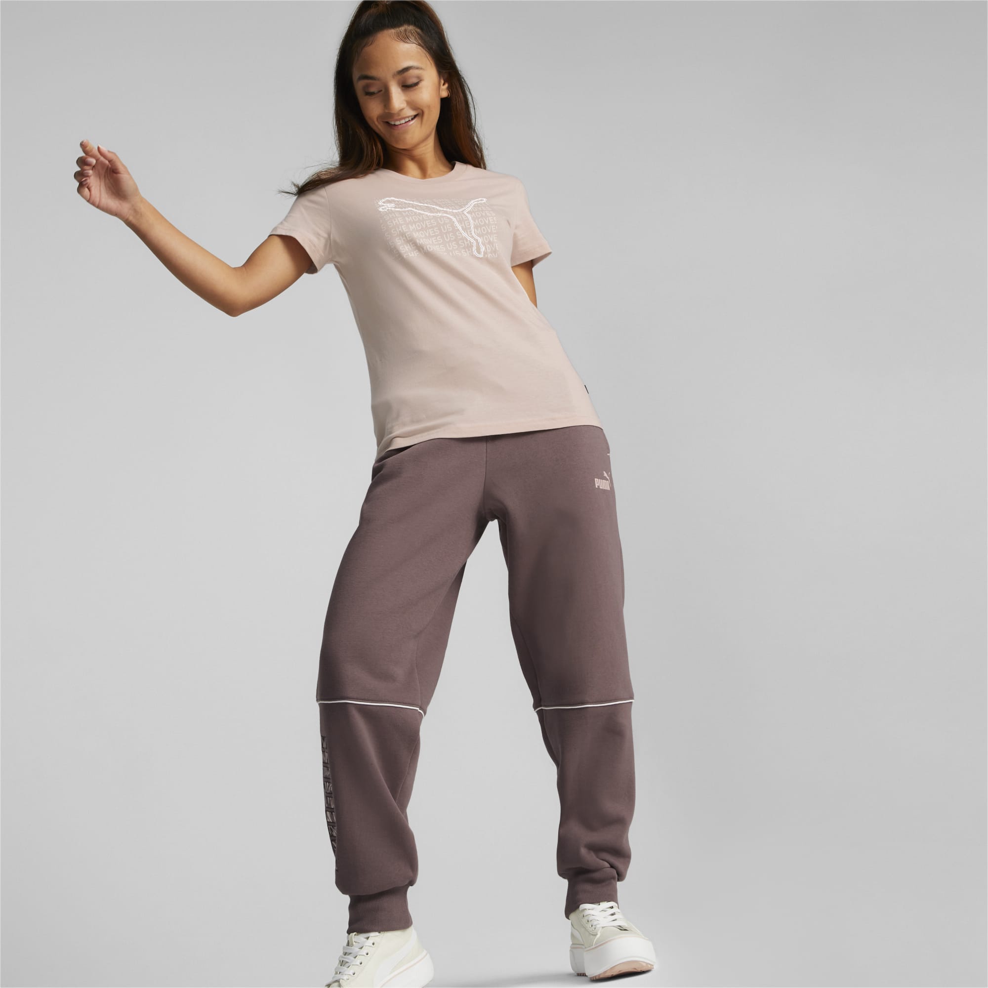 She Moves Us Women's Graphic Tee -B14 - Imagen 5