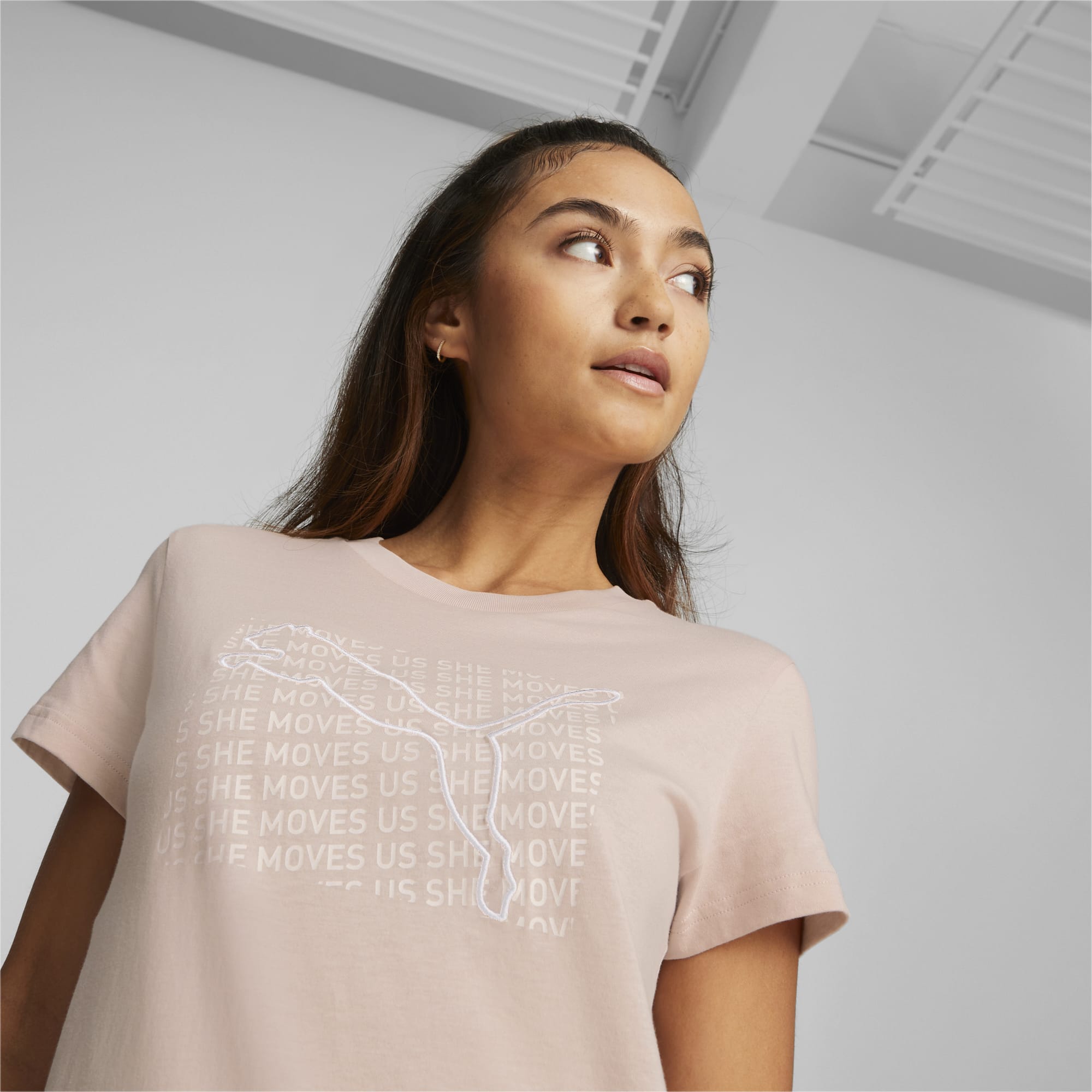 She Moves Us Women's Graphic Tee -B14 - Imagen 7